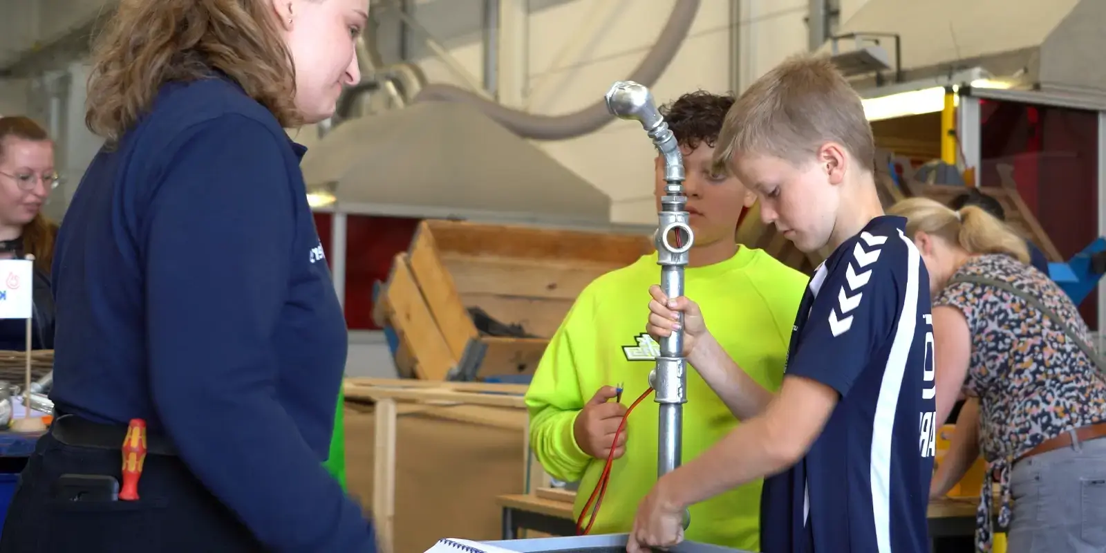 Contact - Hightech-Helmond de Peel